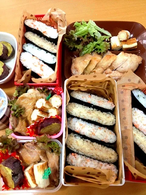 Snapdishの料理写真:２人弁当🍙🍙＋１人ランチ🍙|chyawaさん