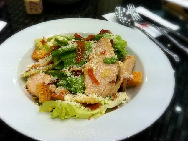 Caesar salad with smoked chicken breast 🍀🐔|PeonyYanさん