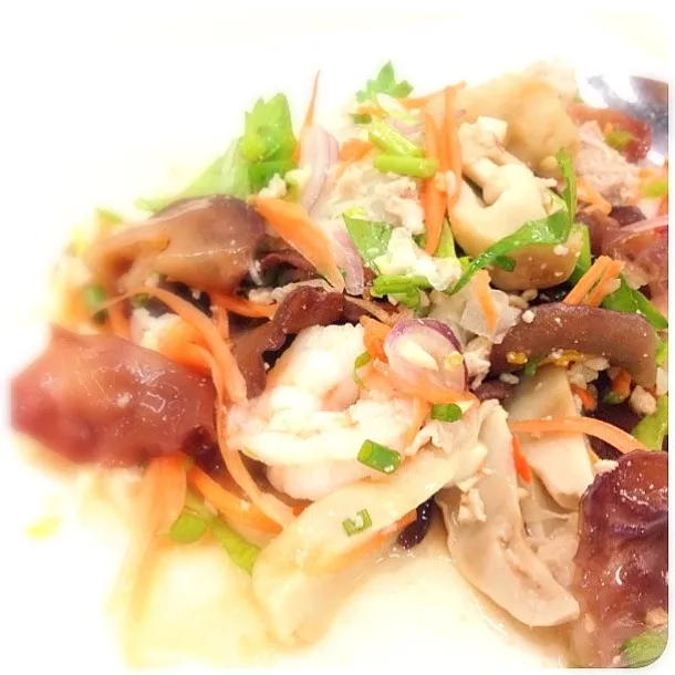 Spicy Salad with Shrimp and 3 Mushrooms|@bangkokさん