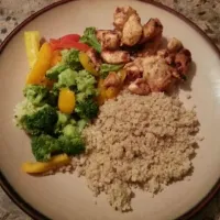 blackened chicken breast chunks,  broccoli with bell peppers and quinoa|Lawrence McKayさん