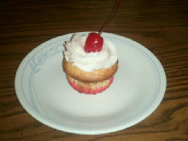 Shirley temple cupcake with a cherry buttercream frosting|Jacki Carterさん