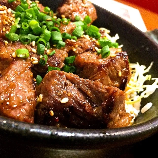 本日のランチタイムおまかせ丼『中落ちカルビ丼』|かじぃさん