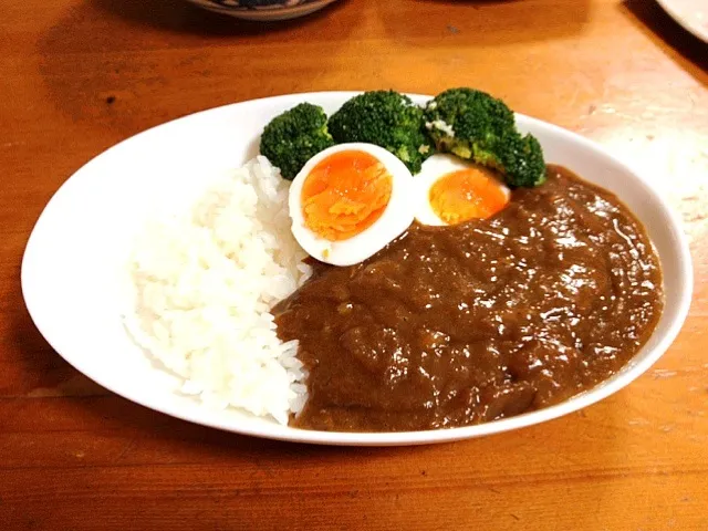 昼ご飯カレーライス♪ブロッコリーとゆで卵‼|カナエさん