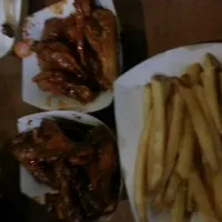 Asian Zing Wings & Honey BBQ wings|Baldomero Gutierrezさん