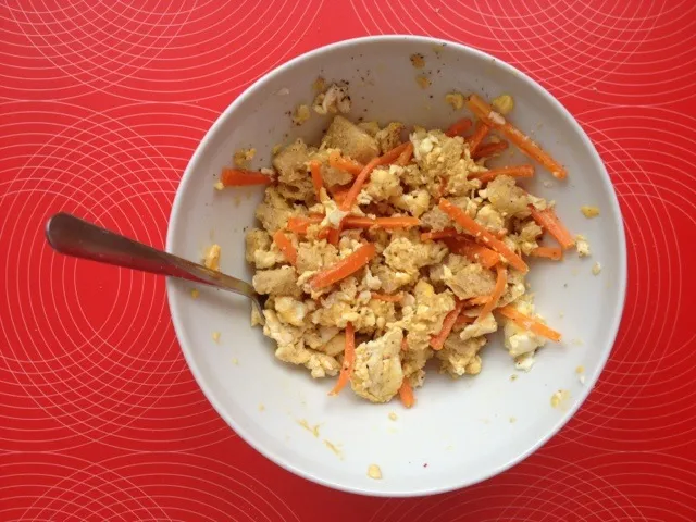 Scrambled eggs with carrot and dijonaise|michal pichalさん