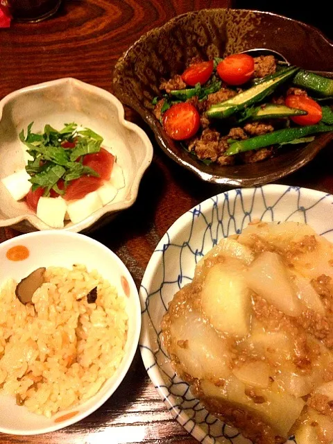 炊き込みご飯と挽肉料理|こいさんさん