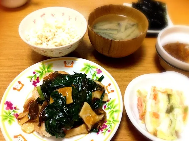 鶏胸肉のニラあんかけ、発芽玄米ご飯、ナスのおみそ汁、コッコちゃん他|まりこさん