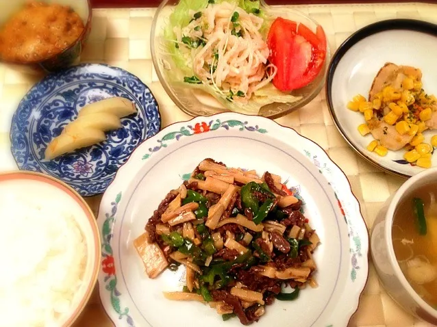 夕飯〜青椒肉絲 帆立バターコーン   大根サラダ 中華スープ〜|美羽さん