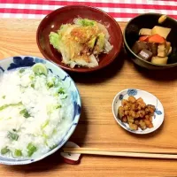 Snapdishの料理写真:昨日の鳥の茹で汁で大根葉粥 煮物 白菜お浸し 揚げ大豆牛蒡|swinggyさん