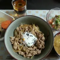 Snapdishの料理写真:豚焼き肉丼・豆腐の納豆しらすサラダ･煮物|ayAkaさん