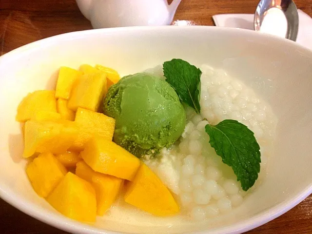 Mango with green tea icecream and saku ball in milk :))|chayapimさん