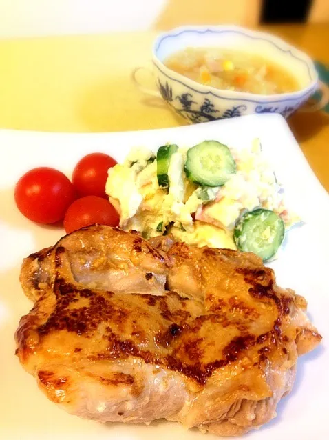 Snapdishの料理写真:塩麹チキングリル♥まろやかポテトサラダ♥たっぷり具だくさん野菜スープ|まうんてんさん