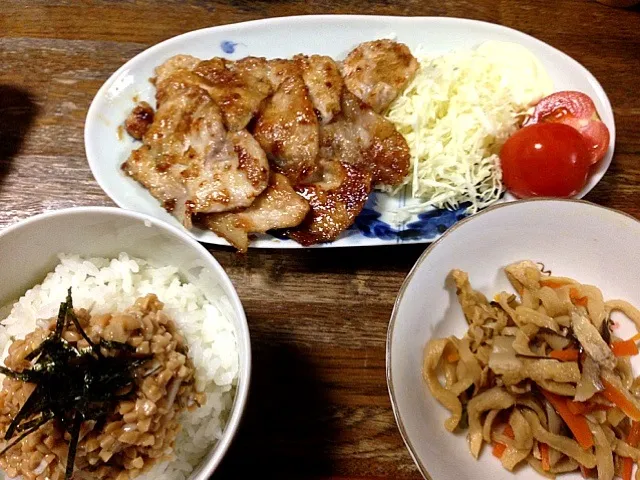 Snapdishの料理写真:豚の生姜焼き☆切り干し大根☆がごめ昆布入り納豆ご飯|小林美緒さん