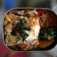 もつの卵とじ丼弁当|ささきさん