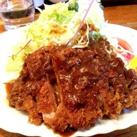 Snapdishの料理写真:カレーかけロースカツ|たなき じゅんやさん