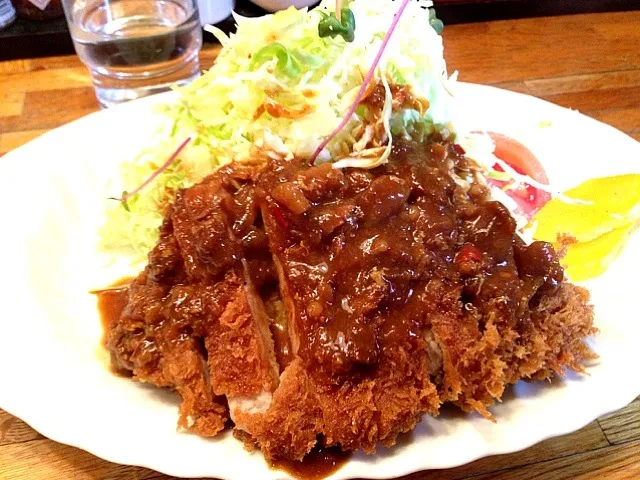 Snapdishの料理写真:カレーかけロースカツ|たなき じゅんやさん