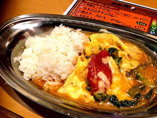 ほうれん草とトマトのふわたまカレー|半田彩乃さん