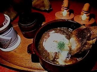 Snapdishの料理写真:【手料理第100弾】オニオングラたんスープ♪|つばささん