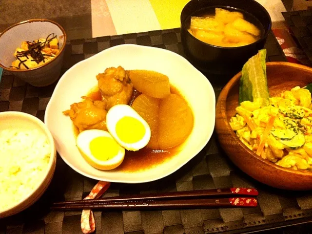 鶏手羽の蜂蜜煮♡マカロニサラダ♡豆腐のおかか和え♡豆腐と揚げのお味噌汁|ロッティーさん