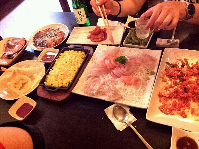 Snapdishの料理写真:Sashimi combo|Hannah Kimさん