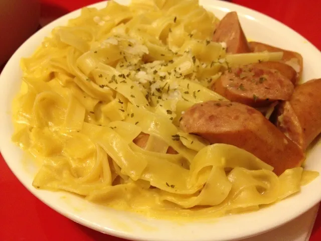 Creamy fettuccine Alfredo with Germany sausage!|Elaineさん