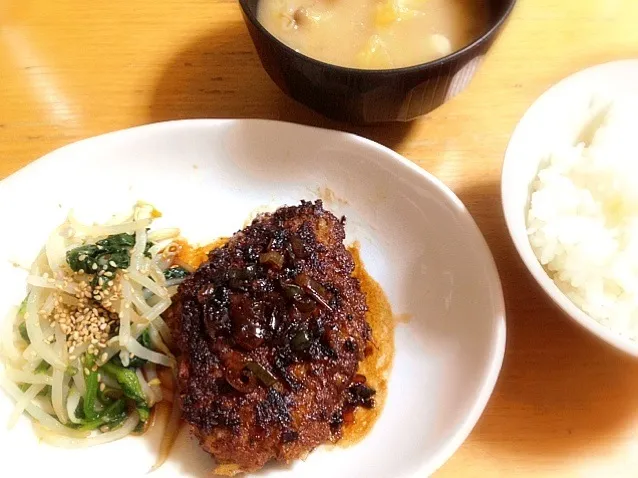 しょうがハンバーグ、ほうれん草ともやしのナムル、みそ汁|泉穂さん