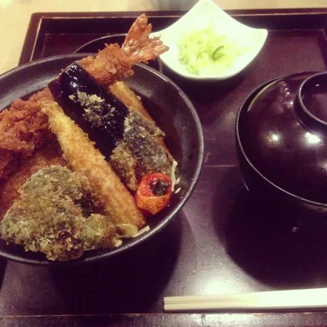 タレカツ丼|(ˊ̱˂˃ˋ̱)(ˊ̱˂˃ˋ̱)(ˊ̱˂˃ˋ̱)さん