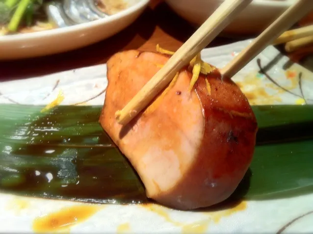 あん肝煮込み。表面だけ煮込まれているという不思議な食感。軽く炙った感じなのかなぁ。これいいo(^▽^)o|土屋幸治さん