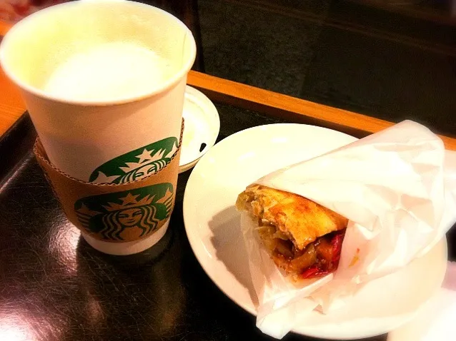 Starbucks soy latte|condyさん