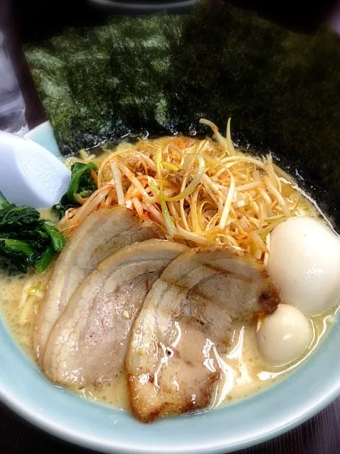 Snapdishの料理写真:久しぶりの家系ラーメン|ユーリーさん