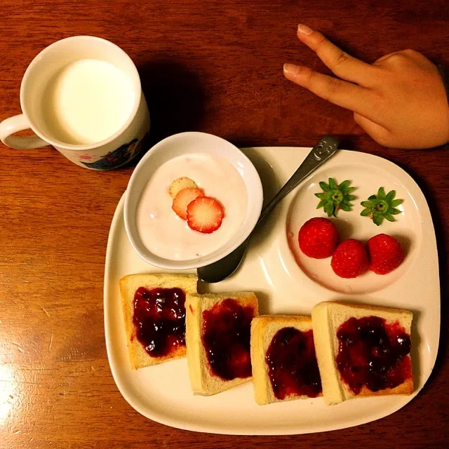 Snapdishの料理写真:ハルの朝ごはん🍓|michiさん