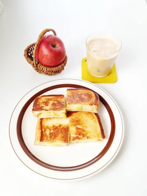 リンゴとチェダーチーズのホットサンド♪apple and red cheddar cheese sandwich|サエさん