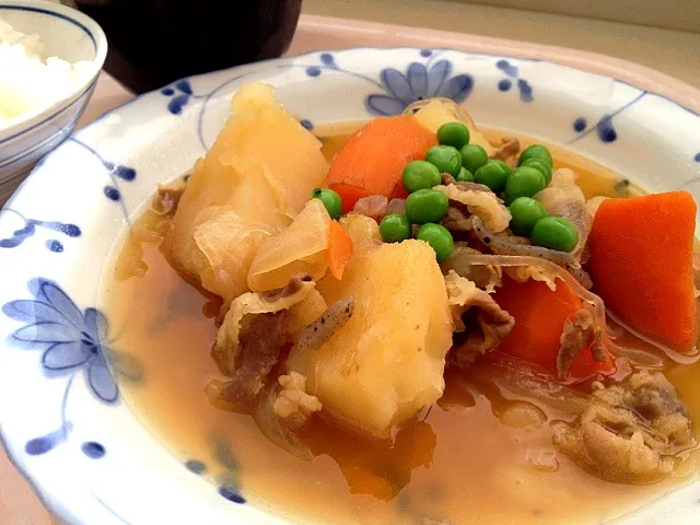 今日の社食は舞鶴肉じゃが。490円。|ルーア・ブランカさん