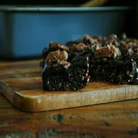 raw mixed nuts cacao fudge with chocolate ganache and cacao nibs|Ana Fernandezさん