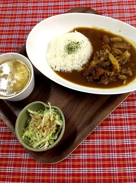 Snapdishの料理写真:牛すじ煮込みカレーです（≧∇≦）|阿部直樹さん