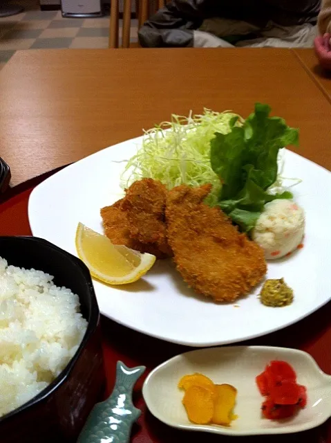 Snapdishの料理写真:ヒレカツ定食|トミジローさん