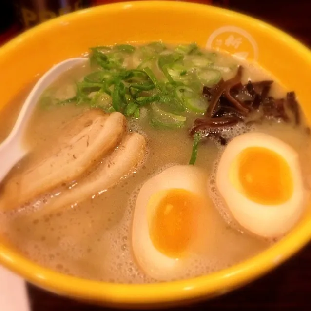 博多駅で豚骨ラーメン！|シーチキンさん