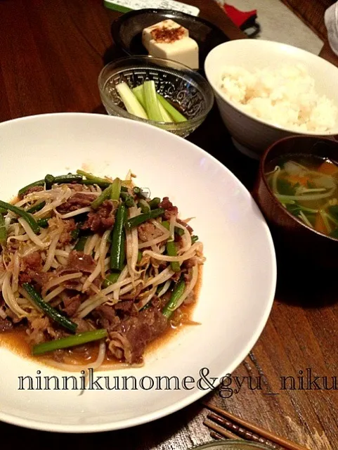 にんにくの芽と牛肉の炒め物、セロリの葉スープetc...|さおりさん