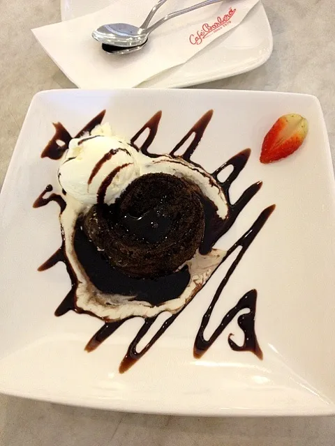 Snapdishの料理写真:Chocolate fondant|diana sulaimanさん