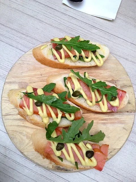 Salmon bruschetta|diana sulaimanさん