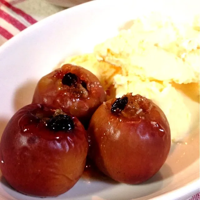 小さな姫りんごで焼きりんご〜アイス添え〜|*chito*さん