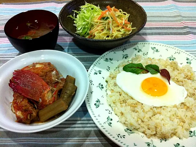 キンキのアラ煮付け・そぼろ炒飯目玉焼きのせ・スパゲティサラダ・けんちん汁|まーままさん