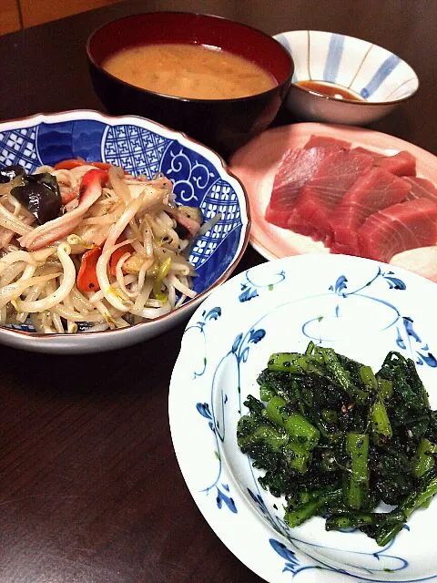 春菊の胡麻和え。カニカマ入り野菜炒め。|わんパラさん