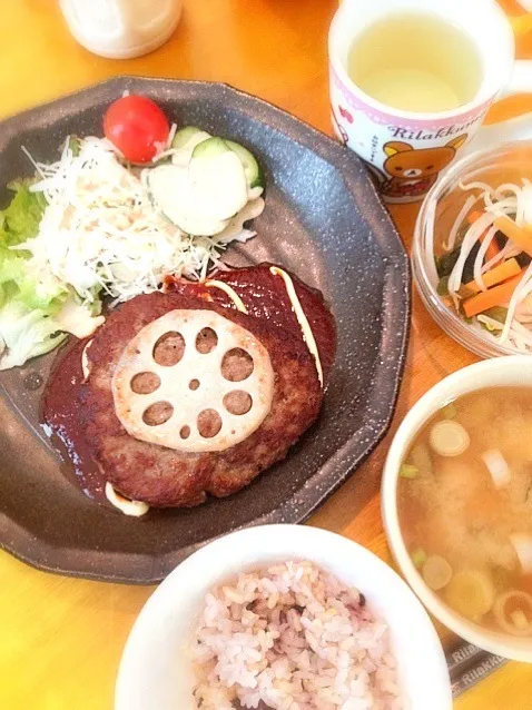 れんこんハンバーグ定食|水野愛日(ミズノマナビ)さん