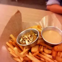 Snapdishの料理写真:Fries with marmite honey aoli and laksa pesto dip|elizabeth tanさん