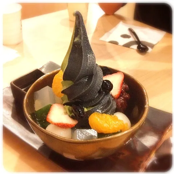 Matcha Soft-cream and mix fruits|@bangkokさん