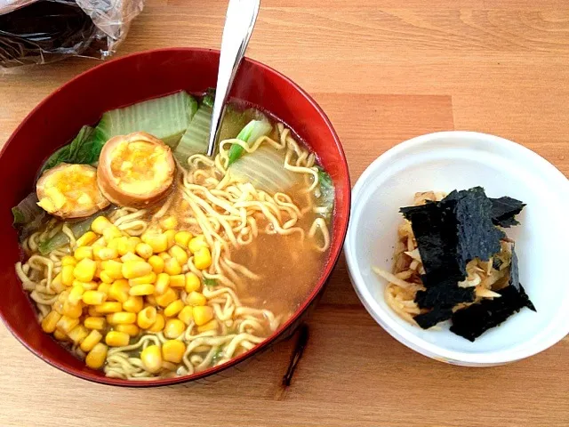 Snapdishの料理写真:マルちゃん味噌ラーメンに煮卵を添えて…♡大根サラダ|美和さん