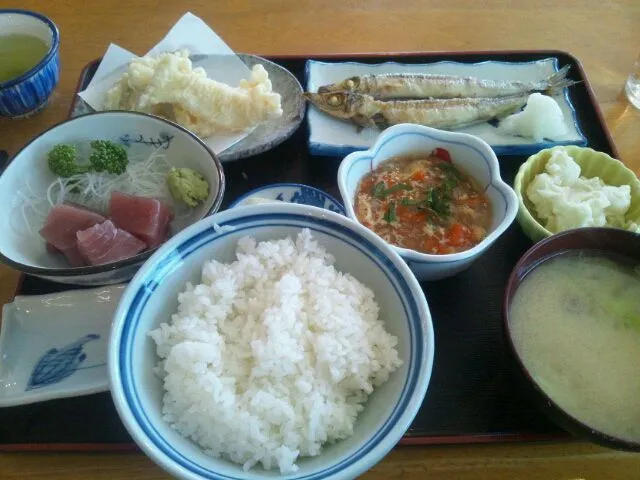 休日お昼の楽しみ 丸天の日替りランチ|まめじろうさん