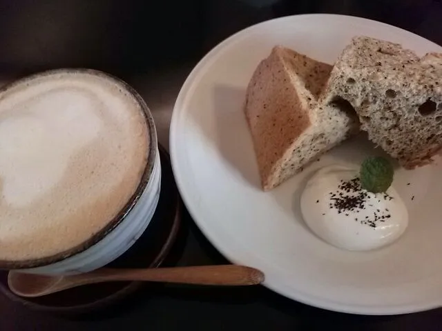 カプチーノとシフォンケーキ♪|倉光涼子さん