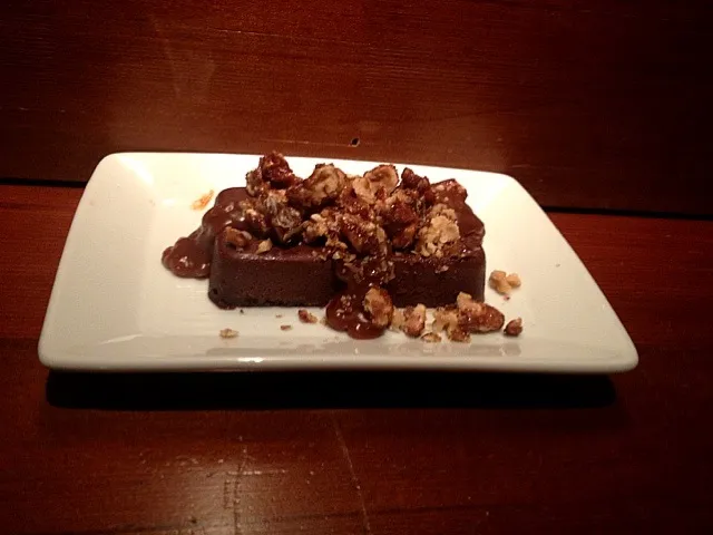 Valhrona Chocolate Espresso Cake with Candied Walnuts|Linnaさん